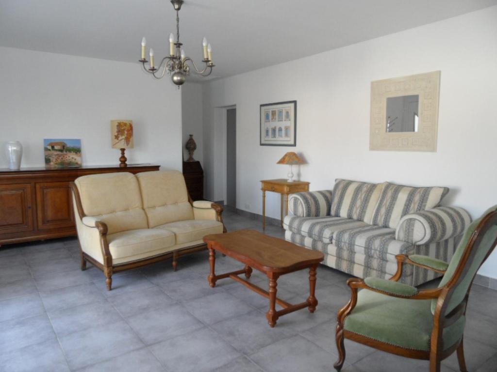 Logement Entre Mer Et Montagne Roujan Esterno foto